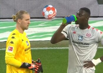 (Vidéo) C'est une première en Bundesliga ! Moussa Niakhate rompt son jeune en plein match - wiwsport