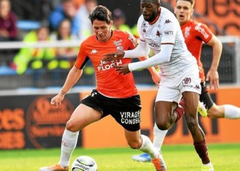 Football.Ligue 1.Lorient.Metz.Abergel Laurent (FC Lorient) - Boubakar Traore (Metz)