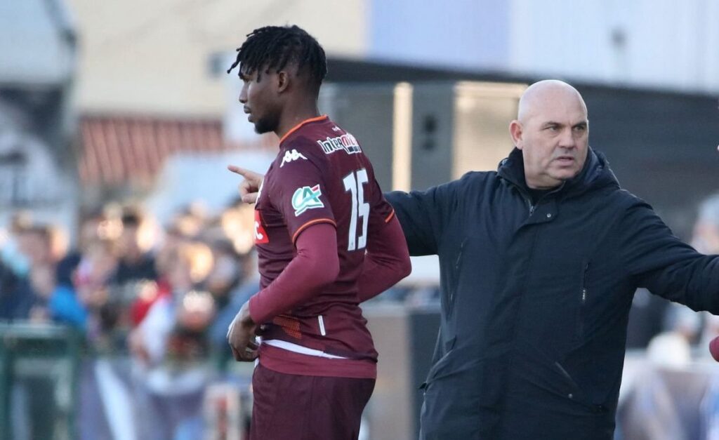 Frédéric Antonetti : « Opa Nguette ? Je l'adore mais il faut qu'il se réveille » - wiwsport Frédéric Antonetti : « Opa Nguette ? Je l'adore mais il faut qu'il se réveille » - wiwsport