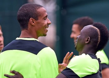 Liverpool : Joël Matip bluffé par les qualités de Sadio Mané - wiwsport