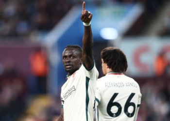 Premier League : Liverpool bat Aston Villa 1-2 et se maintient dans la course au titre grâce à Sadio Mané ! - wiwsport