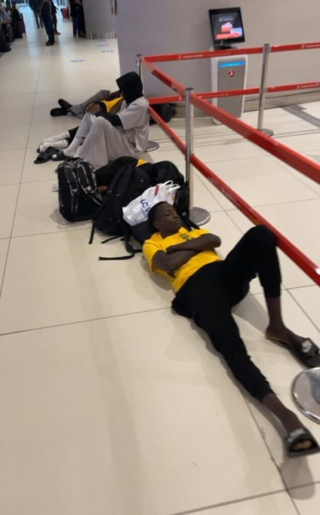 Les Lions du basket ont voyagé dans des conditions difficiles pour rejoindre l'Egypte - wiwsport