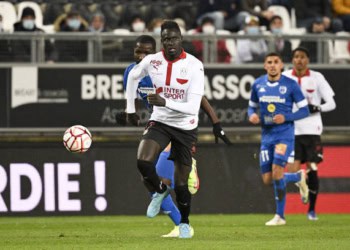 17 Aliou BADJI (asc) during the Ligue 2 BKT match between Amiens and Niort at Stade de la Licorne on February 12, 2022 in Amiens, France. (Photo by Christophe Saidi/FEP/Icon Sport via Getty Images) - Photo by Icon sport