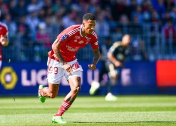 Stade Brestois : Commotion cérébrale pour Noah Fadiga, incertain pour l'Equipe Nationale - wiwsport