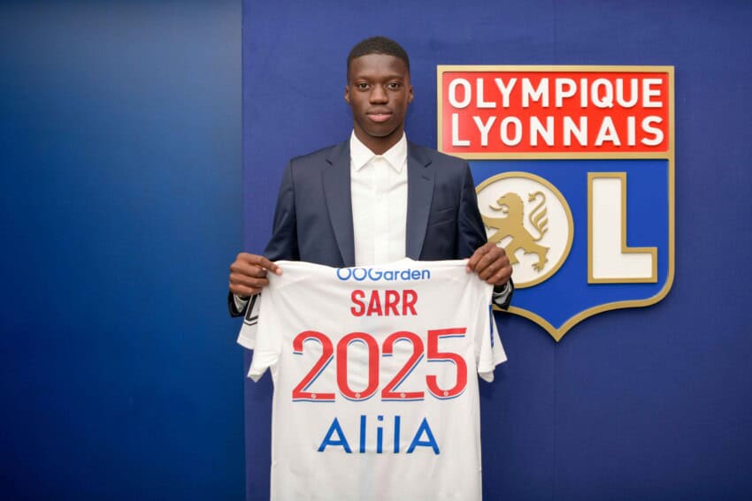 OL : Le défenseur Mamadou Sarr signe son premier contrat pro - wiwsport OL : Le défenseur Mamadou Sarr signe son premier contrat pro - wiwsport