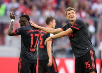 MUNICH, GERMANY - AUGUST 14: Thomas Mueller of Bayern Muenchen with Sadio Mane of Bayern Muenchen  during the Bundesliga match between FC Bayern München and VfL Wolfsburg at Allianz Arena on August 14, 2022 in Munich, Germany. (Photo by Stefan Matzke - sampics/Corbis via Getty Images)
