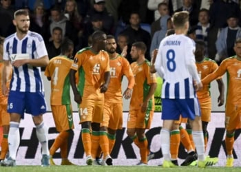 Betis' players celebrate the 0-1 penalty by Real Betis' Brazilian midfielder Willian Jose during the UEFA Europa League Group C football match between HJK Helsinki and Real Betis in Helsinki on September 8, 2022. (Photo by Hans Paul / LEHTIKUVA / AFP) / Finland OUT