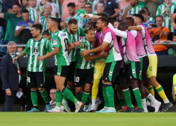 Ligue Europa : Le Real Betis cale face à l'AS Roma mais se qualifie, Youssouf Sabaly reste sur le banc - wiwsport