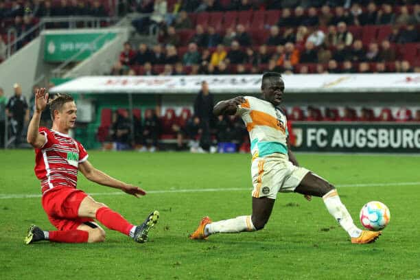 Coupe d'Allemagne : Le Bayern Munich assure contre Augsbourg - wiwsport Coupe d'Allemagne : Le Bayern Munich assure contre Augsbourg - wiwsport