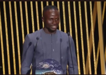 (Vidéo) Lauréat du prix Socrates, Sadio Mané « je suis toujours content d’aider … » ! - wiwsport