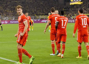 DORTMUND, GERMANY - OCTOBER 8: Leon Goretzka of Bayern Munchen celebrating 1-0 with Sadio Mane of Bayern Munchen Leroy Sane of Bayern Munchen Benjamin Pavard of Bayern Munchen  during the German Bundesliga  match between Borussia Dortmund v Bayern Munchen at the Signal Iduna Park on October 8, 2022 in Dortmund Germany (Photo by Dennis Bresser/Soccrates/Getty Images)