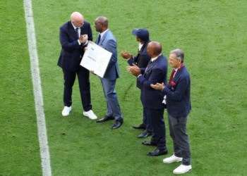 Mondial 2022 : La FIFA honore la légende camerounaise Roger Milla - wiwsport