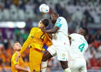 Virgil Van Dijk NED, Kalidou Koulibaly SEN during the World Cup match between Senegal v Netherlands, in Doha, Qatar, on November 21, 2022. (Photo by Foto Olimpik/NurPhoto via Getty Images)