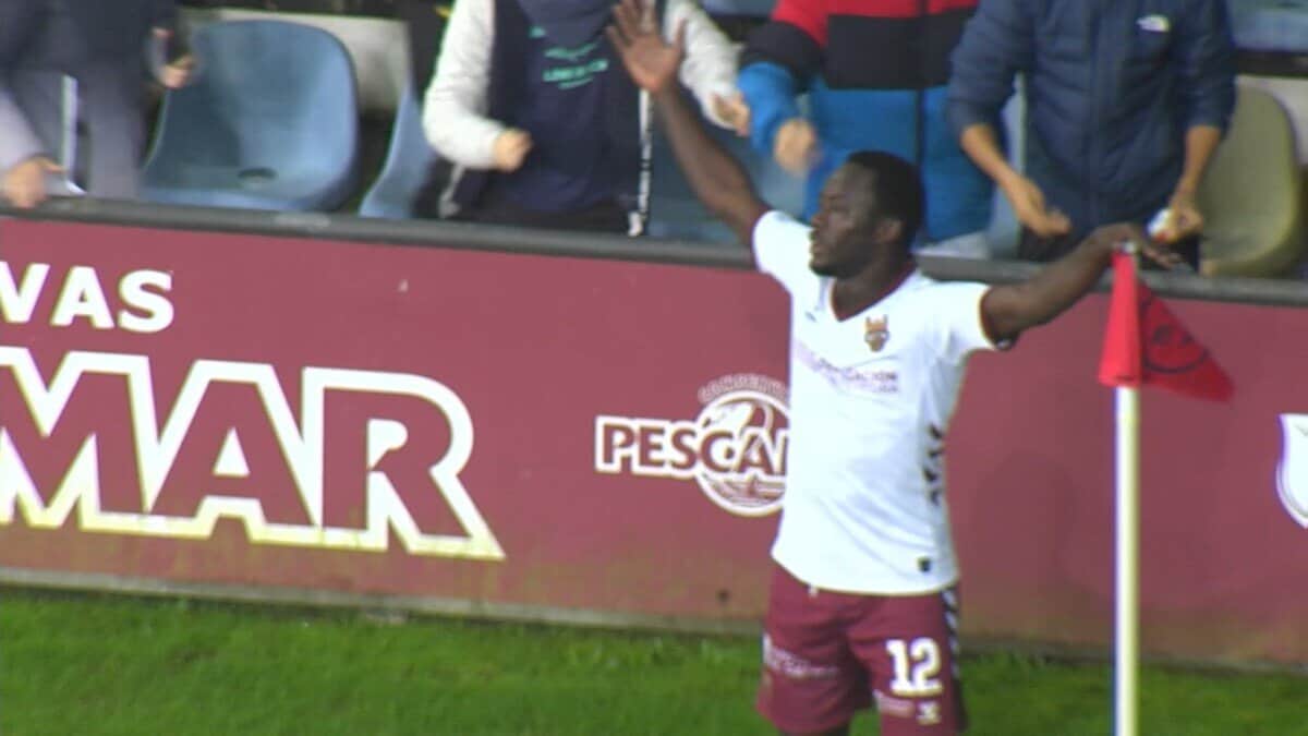 Coupe du Roi : Libasse Gueye (Pontevedra) inscrit deux superbes but ...
