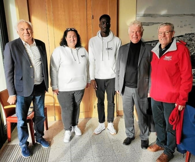 Le champion du monde Dame Fall reçu à la mairie de Brest ! - wiwsport