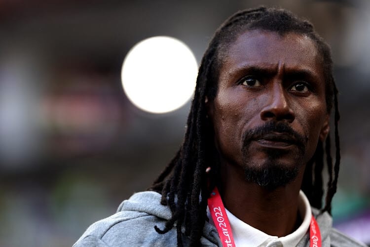 Qatar 2022 / Angleterre - Sénégal : Les clés du match - wiwsport DOHA, QATAR - NOVEMBER 25: Aliou Cisse, Head Coach of Senegal looks on prior to the FIFA World Cup Qatar 2022 Group A match between Qatar and Senegal at Al Thumama Stadium on November 25, 2022 in Doha, Qatar. (Photo by Dean Mouhtaropoulos/Getty Images)