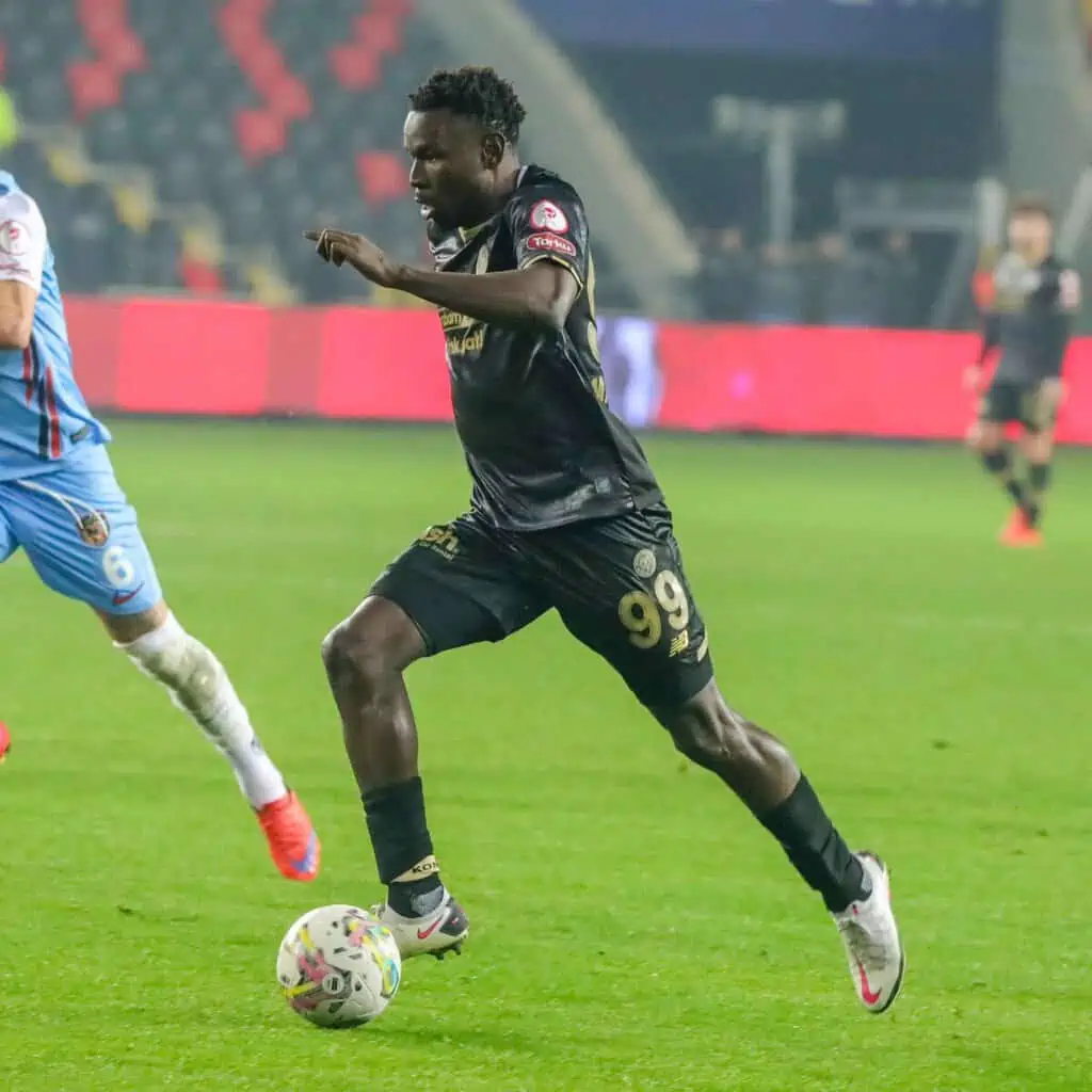 Coupe de Turquie : Malgré un but de Mame Biram Diouf en fin de match, Konyaspor perd aux tirs au but et sort de la compétition - wiwsport Coupe de Turquie : Malgré un but de Mame Biram Diouf en fin de match, Konyaspor perd aux tirs au but et sort de la compétition - wiwsport