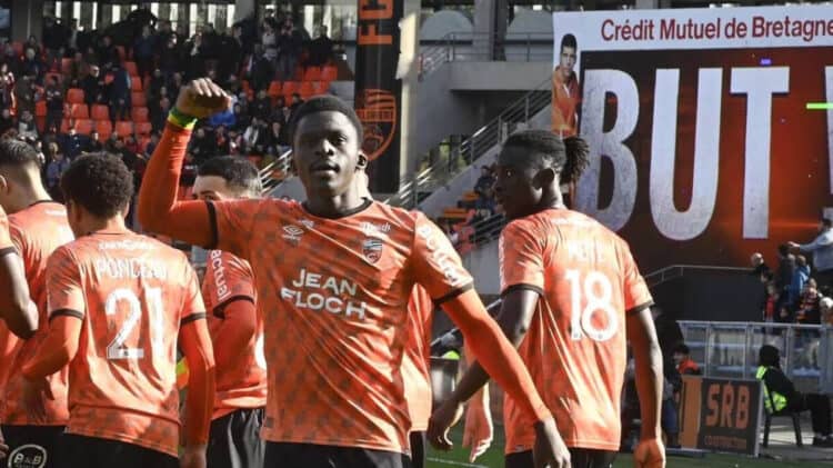 Ligue 1 : Lorient l'emporte contre Troyes avec un but de Bamba Dieng, sorti sur blessure - wiwsport Ligue 1 : Lorient l'emporte contre Troyes avec un but de Bamba Dieng, sorti sur blessure - wiwsport