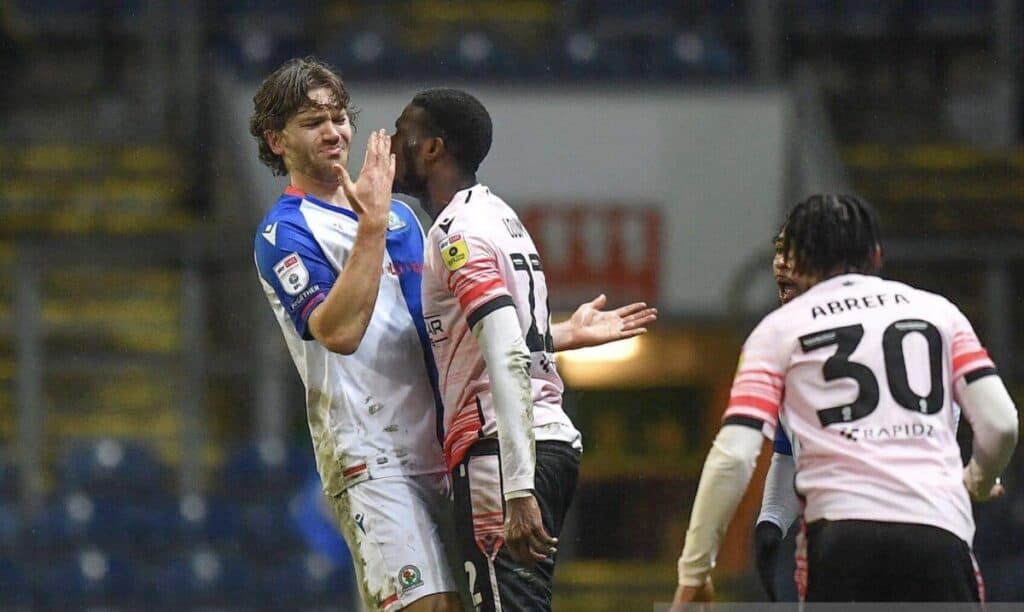 Reading FC : L’entraîneur tacle très sévèrement Mamadou Loum Ndiaye pour son coup de sang « Zidanesque » contre Blackburn - wiwsport Reading FC : L’entraîneur tacle très sévèrement Mamadou Loum Ndiaye pour son coup de sang « Zidanesque » contre Blackburn - wiwsport