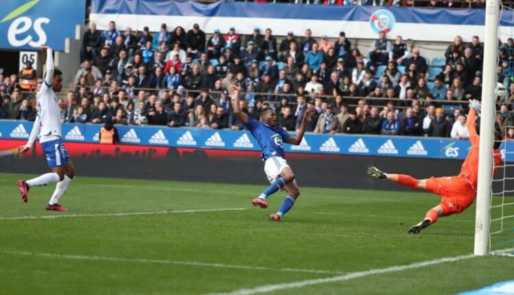 Ligue 1 : Strasbourg s'impose contre Auxerre, Habib Diallo puissance 14 - wiwsport Crédit image : RCSA / Twitter