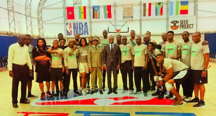 BAL 2023 : Yankhoba Diattara remet une enveloppe de 15 millions FCFA à l'AS Douanes - wiwsport BAL 2023 : Yankhoba Diattara remet une enveloppe de 15 millions FCFA à l'AS Douanes - wiwsport