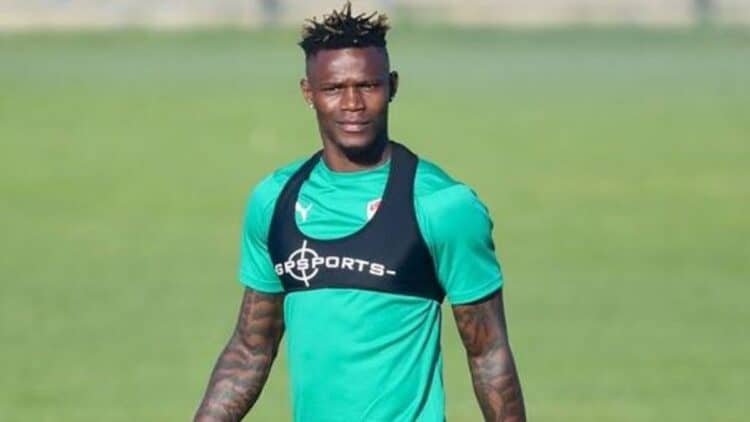 Ligue 1 : Le Casa Sports annonce le retour au club de Stéphane Badji qui portera le "numéro 14" - wiwsport Ligue 1 : Le Casa Sports annonce le retour au club de Stéphane Badji qui portera le "numéro 14" - wiwsport