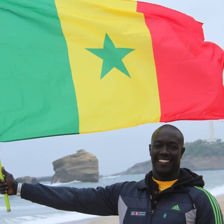 Sur la planche d’Oumar Seye, candidat à la présidence de la confédération africaine de surf  ! - wiwsport