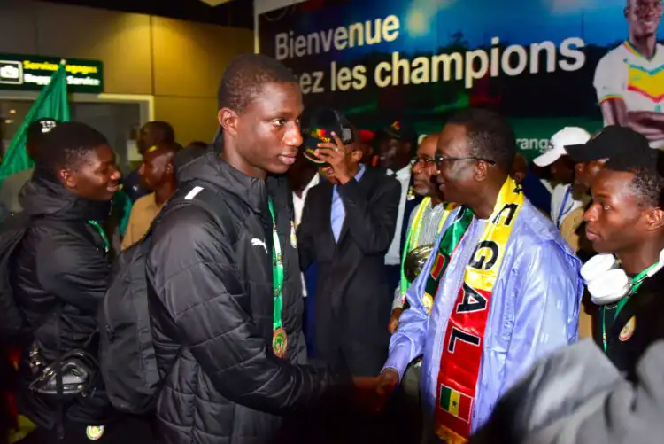 CAN U17: Revivez l'accueil triomphal des champions d'Afrique - wiwsport CAN U17: Revivez l'accueil triomphal des champions d'Afrique - wiwsport