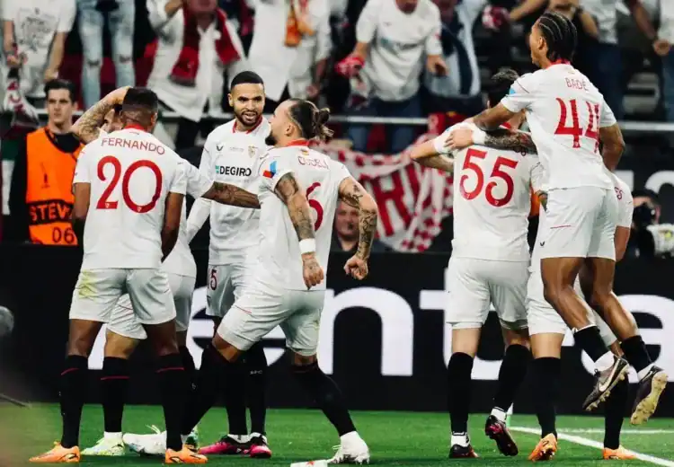 Europa League : Le FC Séville de Pape Gueye rafle (encore) la finale face à la Roma - wiwsport Europa League : Le FC Séville de Pape Gueye rafle (encore) la finale face à la Roma - wiwsport