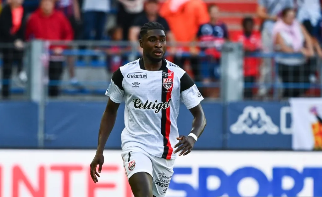 Guingamp : Donatien Gomis refuse de porter un maillot arc-en-ciel contre l'homophobie - wiwsport