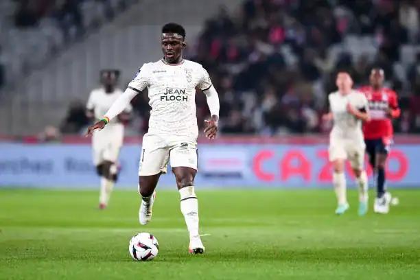 Lorient : Bamba Dieng blessé et sorti en larmes contre Lens - wiwsport Lorient : Bamba Dieng blessé et sorti en larmes contre Lens - wiwsport