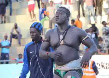 Lamb : Surpuissant, Serigne Ndiaye 2 plie Eumeu Sène Jr  - wiwsport