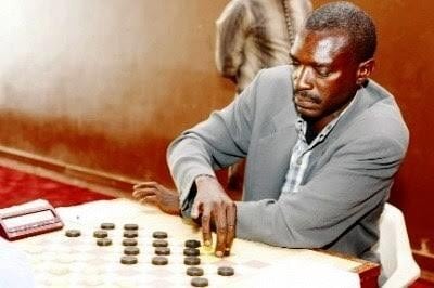 Jeu de dames : Open de Ouagadougou (4ème ronde) : Ndiaga Samb gagne, «Gaïndé» et «Boy Gaye» dos à dos - wiwsport Jeu de dames : Open de Ouagadougou (4ème ronde) : Ndiaga Samb gagne, «Gaïndé» et «Boy Gaye» dos à dos - wiwsport