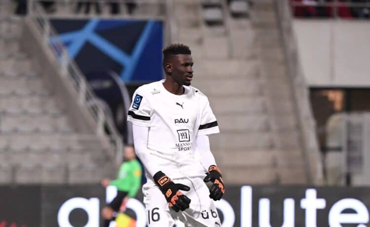 Pau FC : Poussé vers la sortie, Massamba Ndiaye intéresse Clermont - wiwsport Pau FC : Poussé vers la sortie, Massamba Ndiaye intéresse Clermont - wiwsport