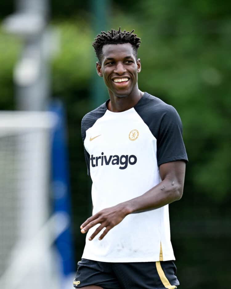 Nicolas Jackson raconté par ses proches : « Le rythme était tellement élevé qu’il a pleuré à la fin de la séance et a failli abandonner… » - wiwsport