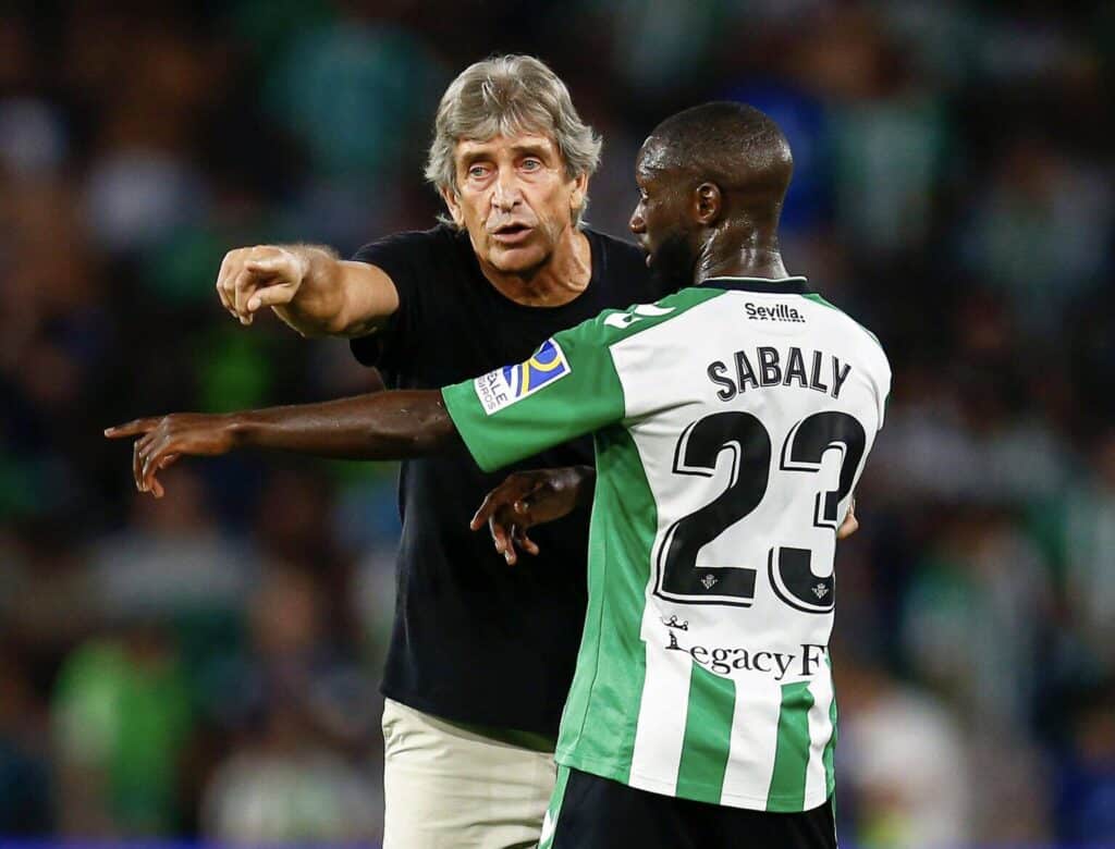 Real Betis - Manuel Pellegrini : « L'absence de Sabaly en Ligue Europa ? Avec sa sélection, en plus de la Ligue Europa et le Championnat, il aurait fini blessé » - wiwsport Real Betis - Manuel Pellegrini : « L'absence de Sabaly en Ligue Europa ? Avec sa sélection, en plus de la Ligue Europa et le Championnat, il aurait fini blessé » - wiwsport