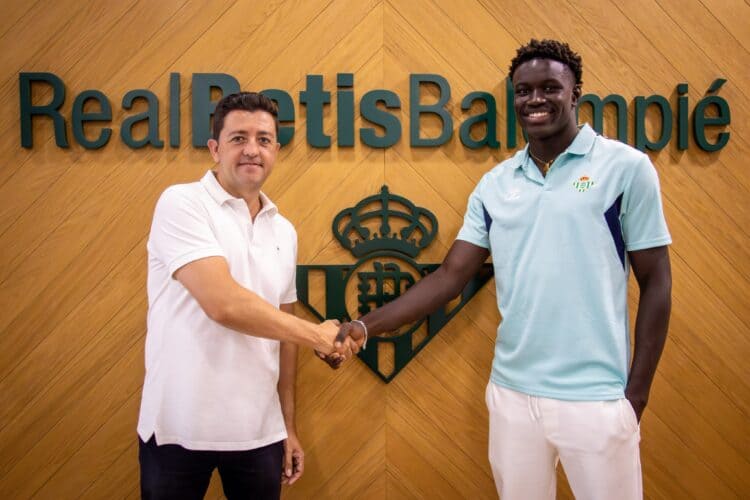Mercato : Nobel Mendy quitte le Paris FC pour le Real Betis en prêt - wiwsport