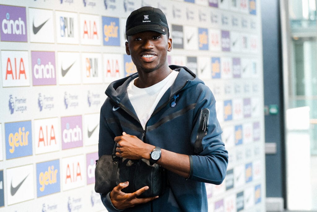 Premier League : Pape Matar Sarr titulaire avec Tottenham contre Liverpool - wiwsport Premier League : Pape Matar Sarr titulaire avec Tottenham contre Liverpool - wiwsport