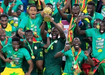 Soccer Football - Africa Cup of Nations - Final - Senegal v Egypt - Olembe Stadium, Yaounde, Cameroon - February 6, 2022 Senegal's Kalidou Koulibaly lifts the trophy as he celebrates with teammates after winning the Africa Cup of Nations || 220452_0240