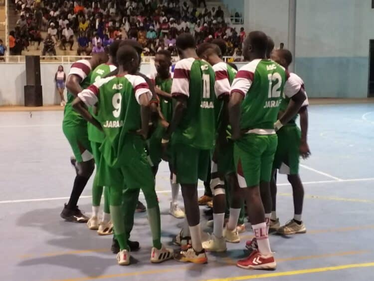Champions Régionaux de Dakar (Finales) : Jaraaf en hommes et UCAD en dames triomphent - wiwsport Champions Régionaux de Dakar (Finales) : Jaraaf en hommes et UCAD en dames triomphent - wiwsport