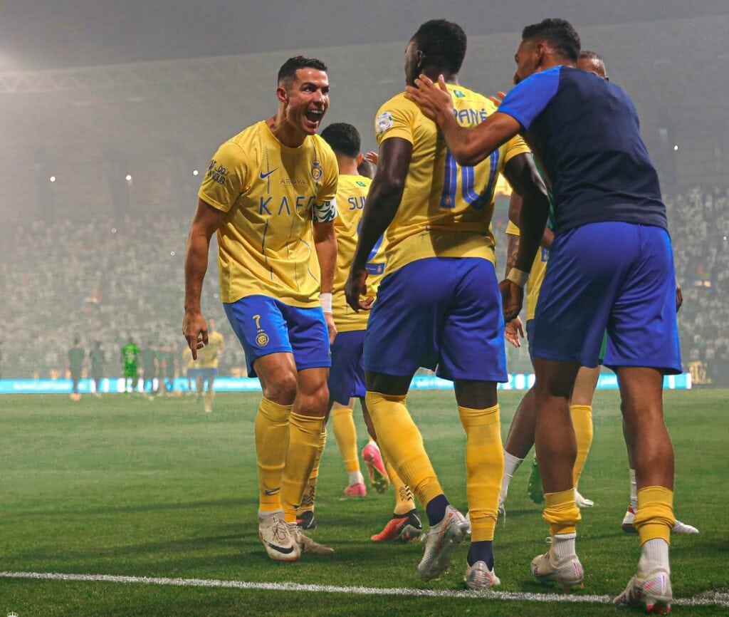 Saudi Pro League : Pluie de buts entre Al Nassr et Al Ahli, Sadio Mané passeur décisif, "Edou" Mendy prend l'eau - wiwsport Saudi Pro League : Pluie de buts entre Al Nassr et Al Ahli, Sadio Mané passeur décisif, "Edou" Mendy prend l'eau - wiwsport