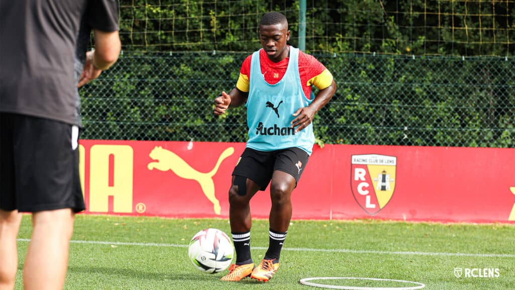 LIGUE DES CHAMPIONS : Le RC Lens, un effectif jeune mené par Nampalys - wiwsport LIGUE DES CHAMPIONS : Le RC Lens, un effectif jeune mené par Nampalys - wiwsport