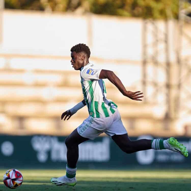 Real Betis : Grande première pour Assane Diao, dans le groupe contre le Barça - wiwsport Real Betis : Grande première pour Assane Diao, dans le groupe contre le Barça - wiwsport