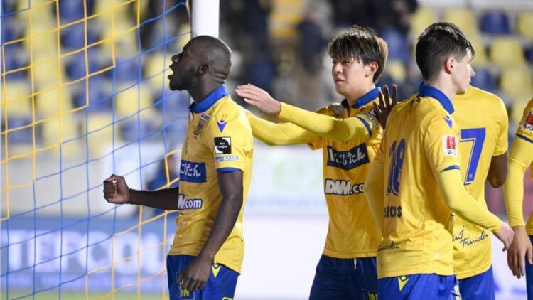 Pro League : Makhtar Gueye répond à Aboubakary Koita, mais Molenbeek s'incline à Saint-Trond - wiwsport Pro League : Makhtar Gueye répond à Aboubakary Koita, mais Molenbeek s'incline à Saint-Trond - wiwsport