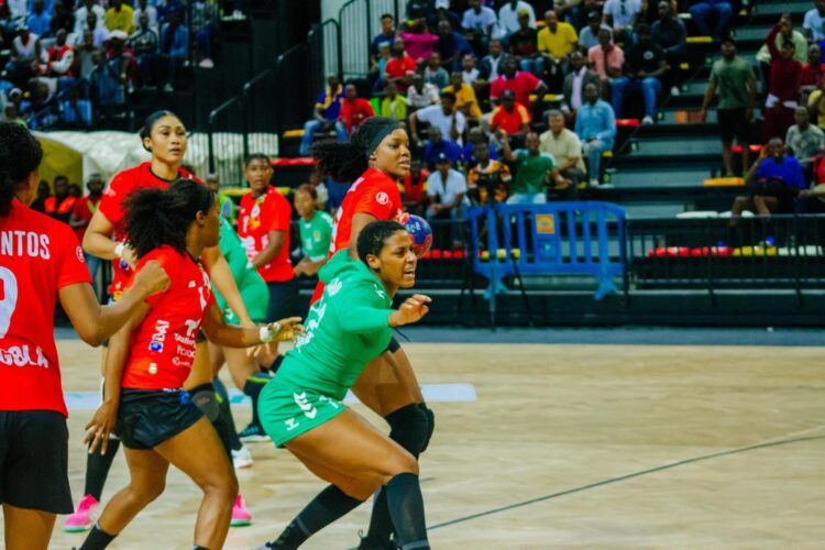 TQO 2023 - Au bout du match, l’Angola s’extirpe des griffes des Lionnes (22-21) ! - wiwsport TQO 2023 - Au bout du match, l’Angola s’extirpe des griffes des Lionnes (22-21) ! - wiwsport