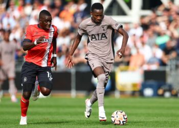 Premier League : En infériorité numérique, Tottenham s'impose à Luton et met la pression sur Manchester City - wiwsport