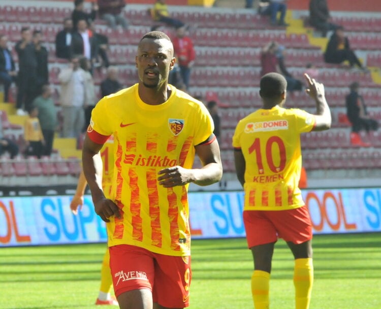 Süper Lig : Kayserispor domine Rizespor grâce à un triplé de Mame Baba Thiam - wiwsport