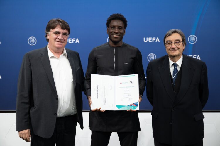 Football - Demba Ba a obtenu son Master en Gestion du Sport UEFA - wiwsport Football - Demba Ba a obtenu son Master en Gestion du Sport UEFA - wiwsport