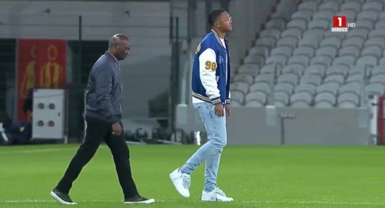 Sénégal vs Cameroun : Le fils de Pape Bouba Diop et Roger Milla ont donné le coup d’envoi ! - wiwsport Sénégal vs Cameroun : Le fils de Pape Bouba Diop et Roger Milla ont donné le coup d’envoi ! - wiwsport