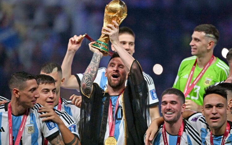 La Coupe du monde 2030 se déroulera sur trois continents : au Maroc, en Espagne, au Portugal et en Amérique du Sud - wiwsport Award ceremony, Lionel MESSI (ARG) with cup, cup, trophy, team photo, team, team, team photo. jubilation, joy, enthusiasm, game 64, FINAL Argentina - France 4-2 nE (3-3) on December 18th, 2022, Lusail Stadium Football World Cup 20122 in Qatar from November 20th. - 18.12.2022 ? - Photo by Icon sport